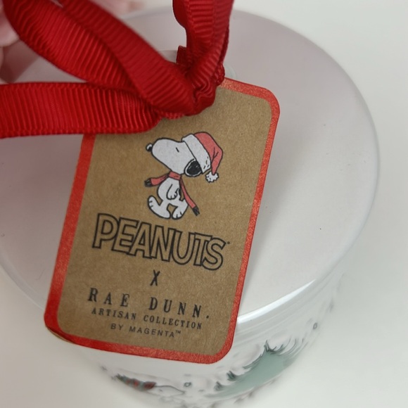 Snoopy ceramic jar with lid NWT Christmas raised design Rae Dunn - Picture 5 of 12